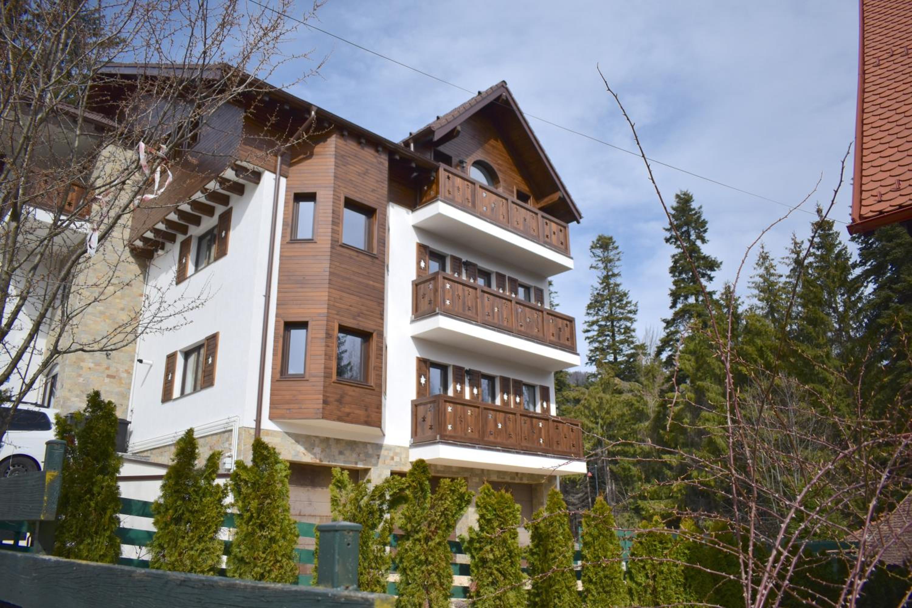 Cosy & Minimalistic Apartments Sinaia - Mountain View & Parking