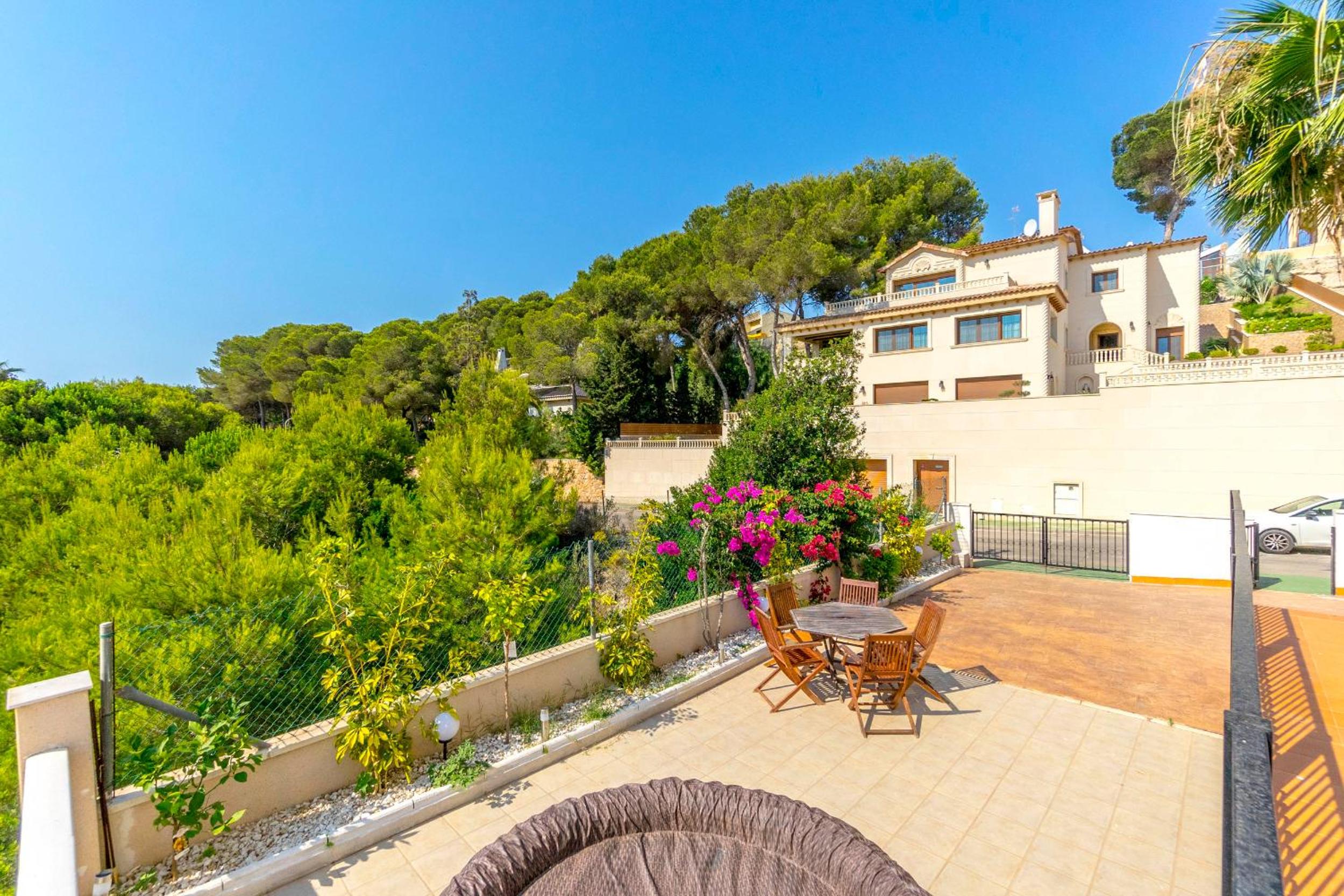 CB Living- Spacious sea view duplex with private jacuzzi view 4