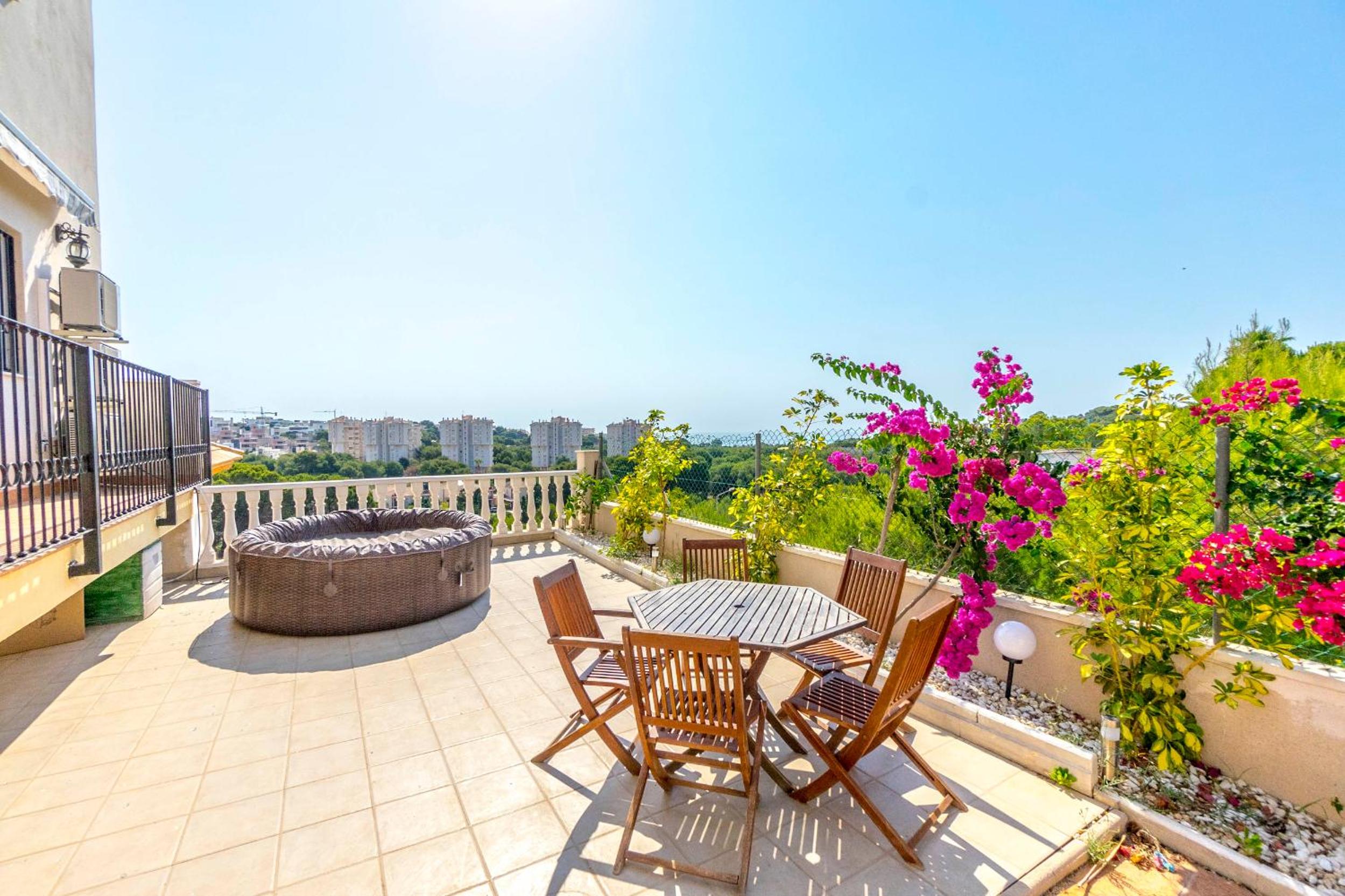 CB Living- Spacious sea view duplex with private jacuzzi view 5