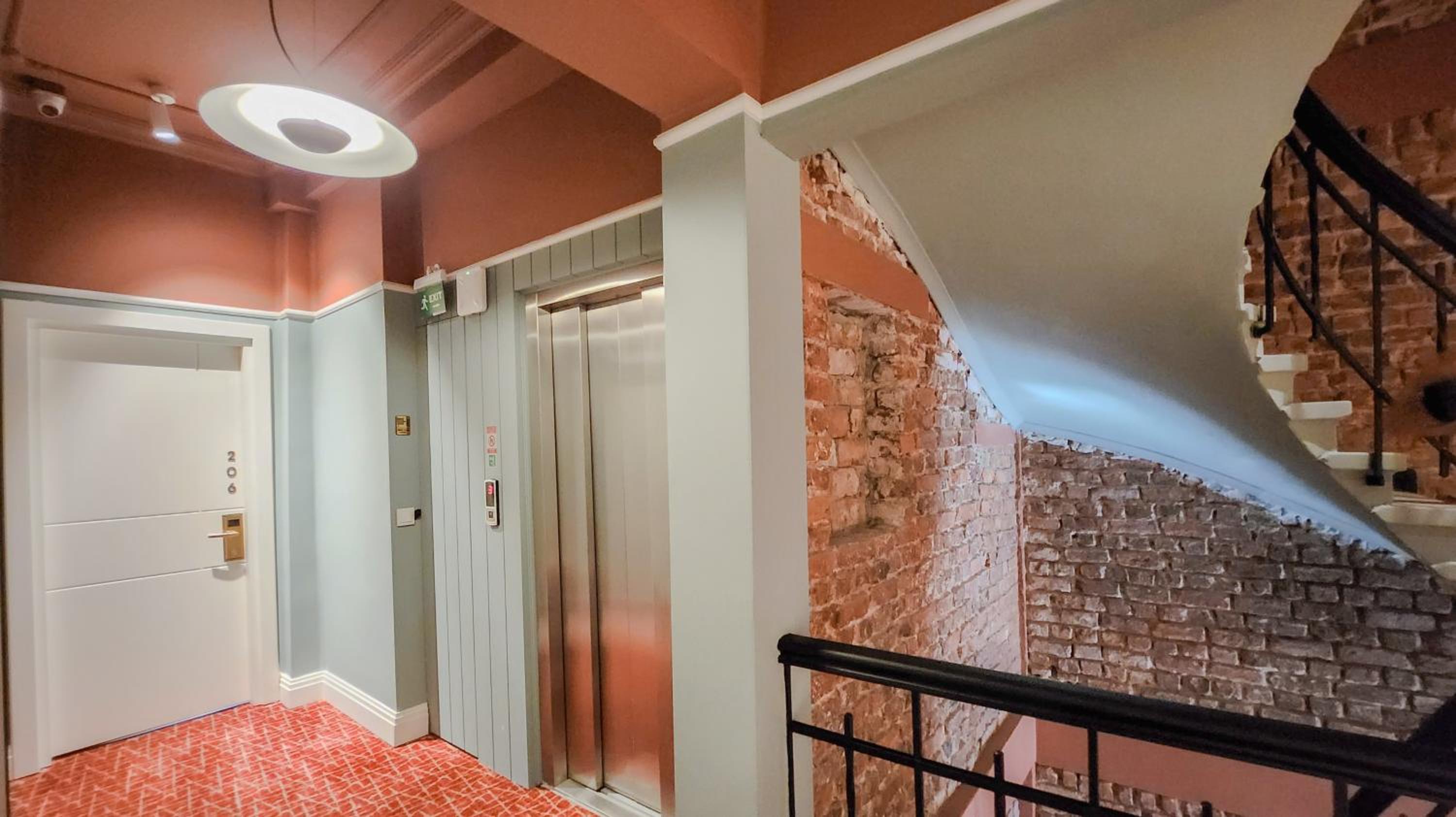 EA Exclusive Otel - Image 11