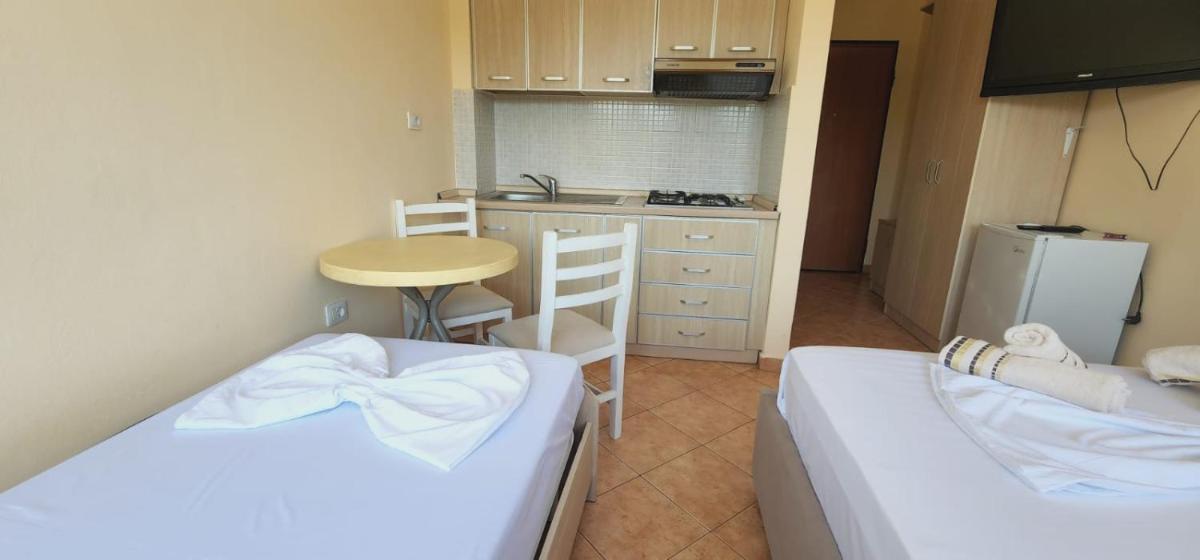 Apartment 16 photo 2