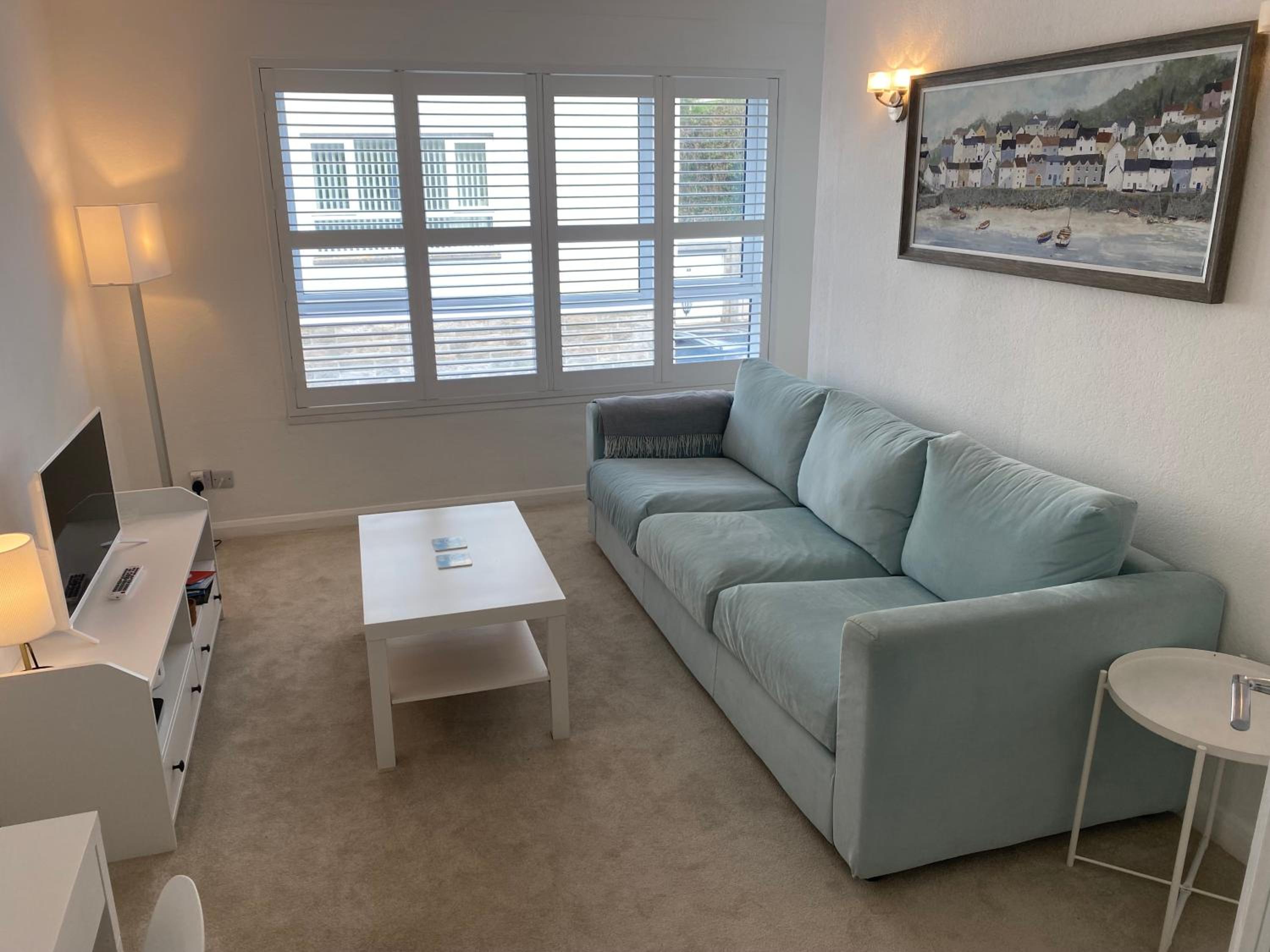 Riverside apartment with views and parking view 5