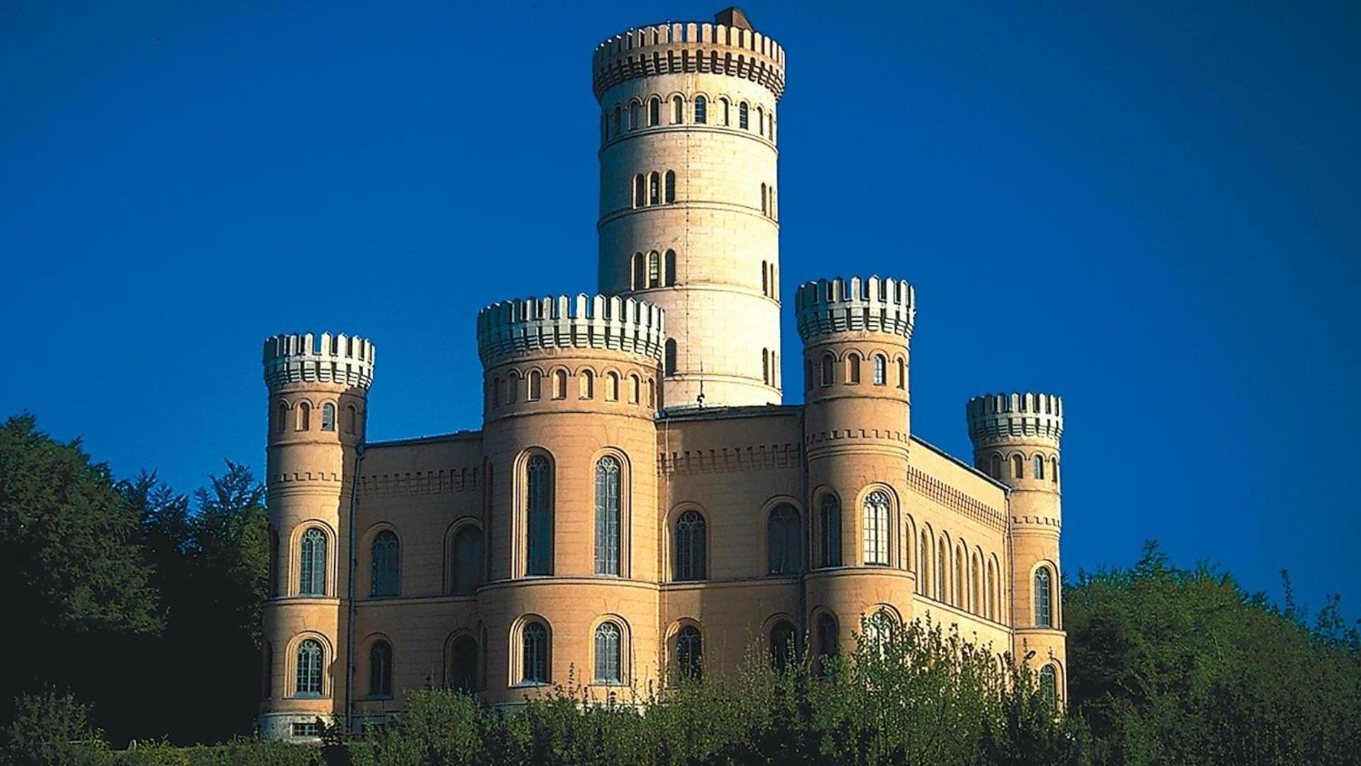 Villa a cappella by Altmann