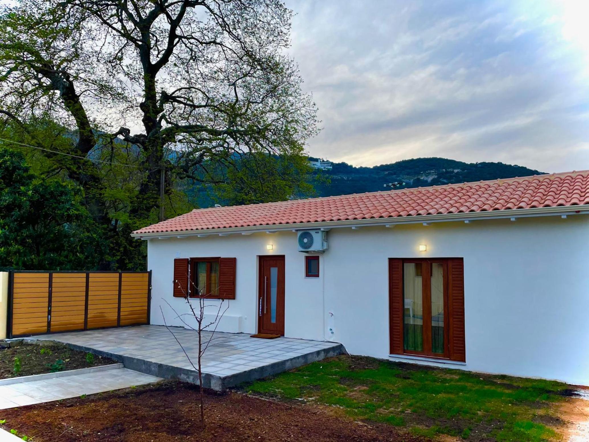 Lefkada house with private yard parking 2