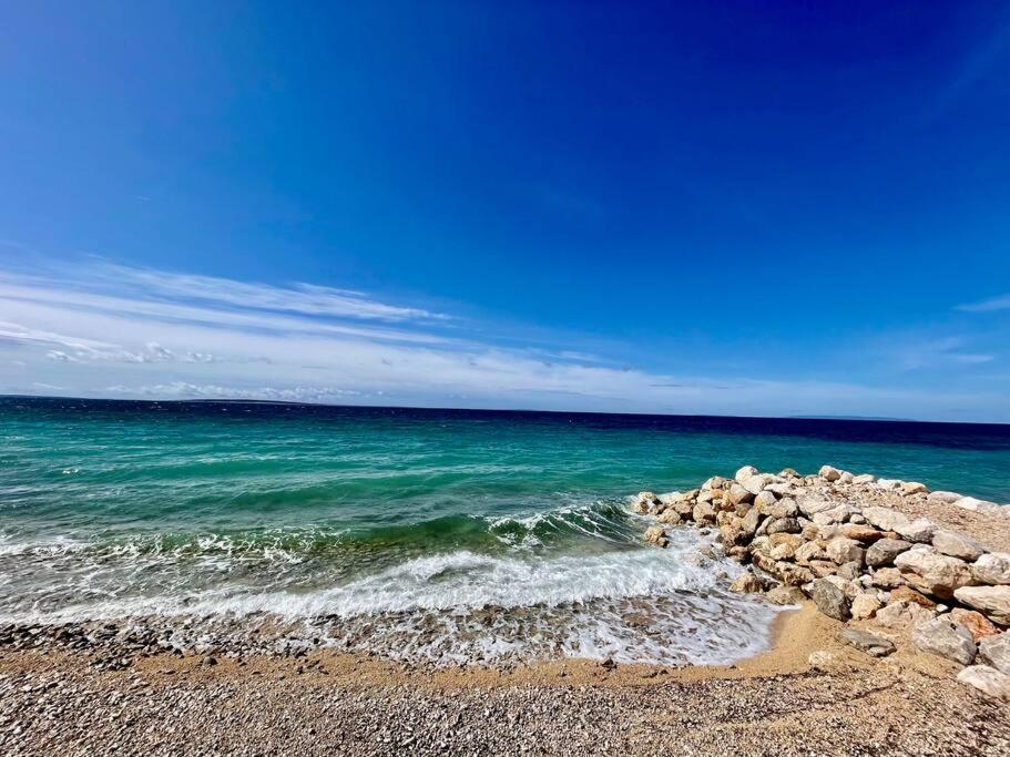 Villa Grioni, beach front villa with jacuzzi view 5