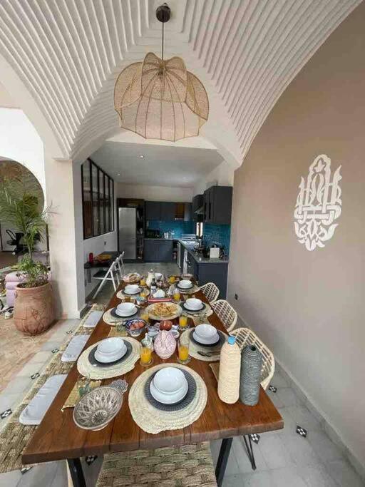 Villa Ily Marrakech Oasis privée avec piscine chauffée et panorama Atlas