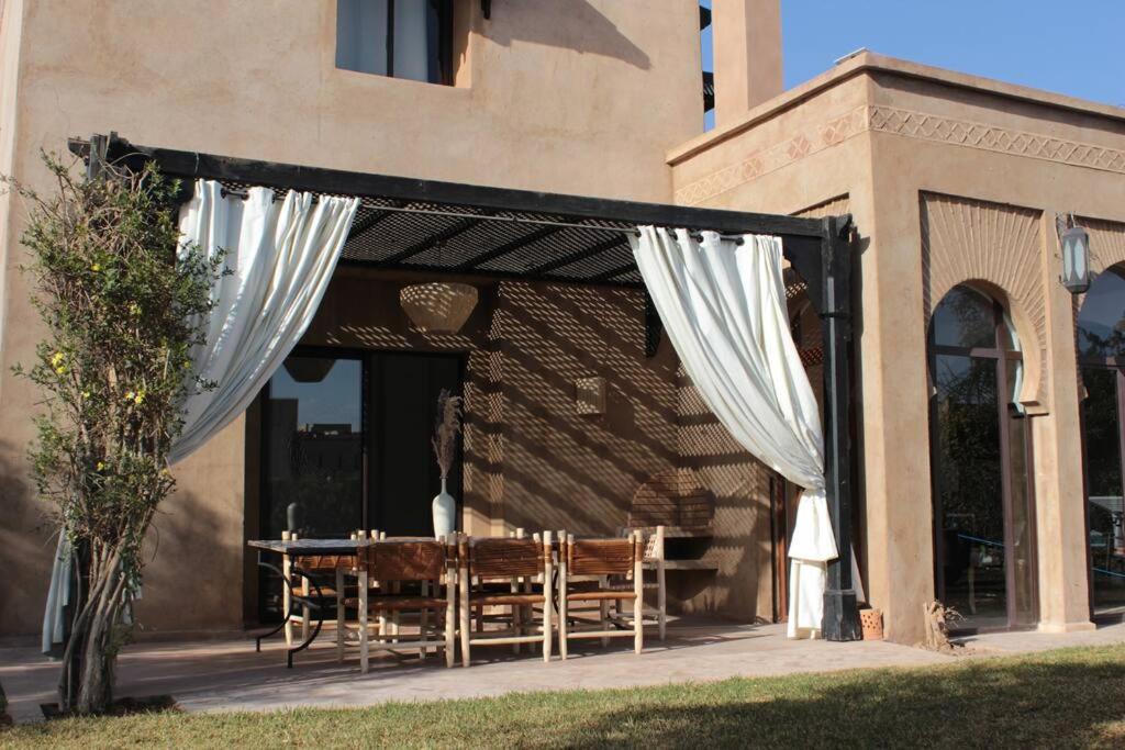 Villa Ily Marrakech Oasis privée avec piscine chauffée et panorama Atlas