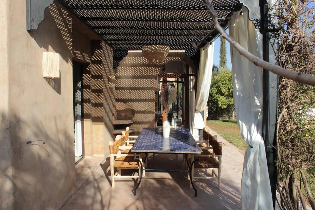 Villa Ily Marrakech Oasis privée avec piscine chauffée et panorama Atlas