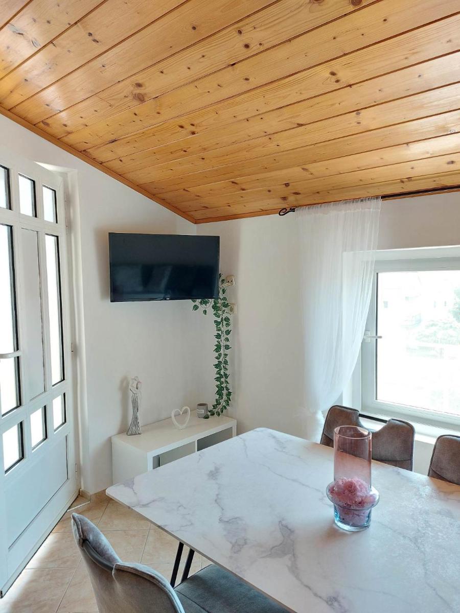 Apartmani Mare view 4