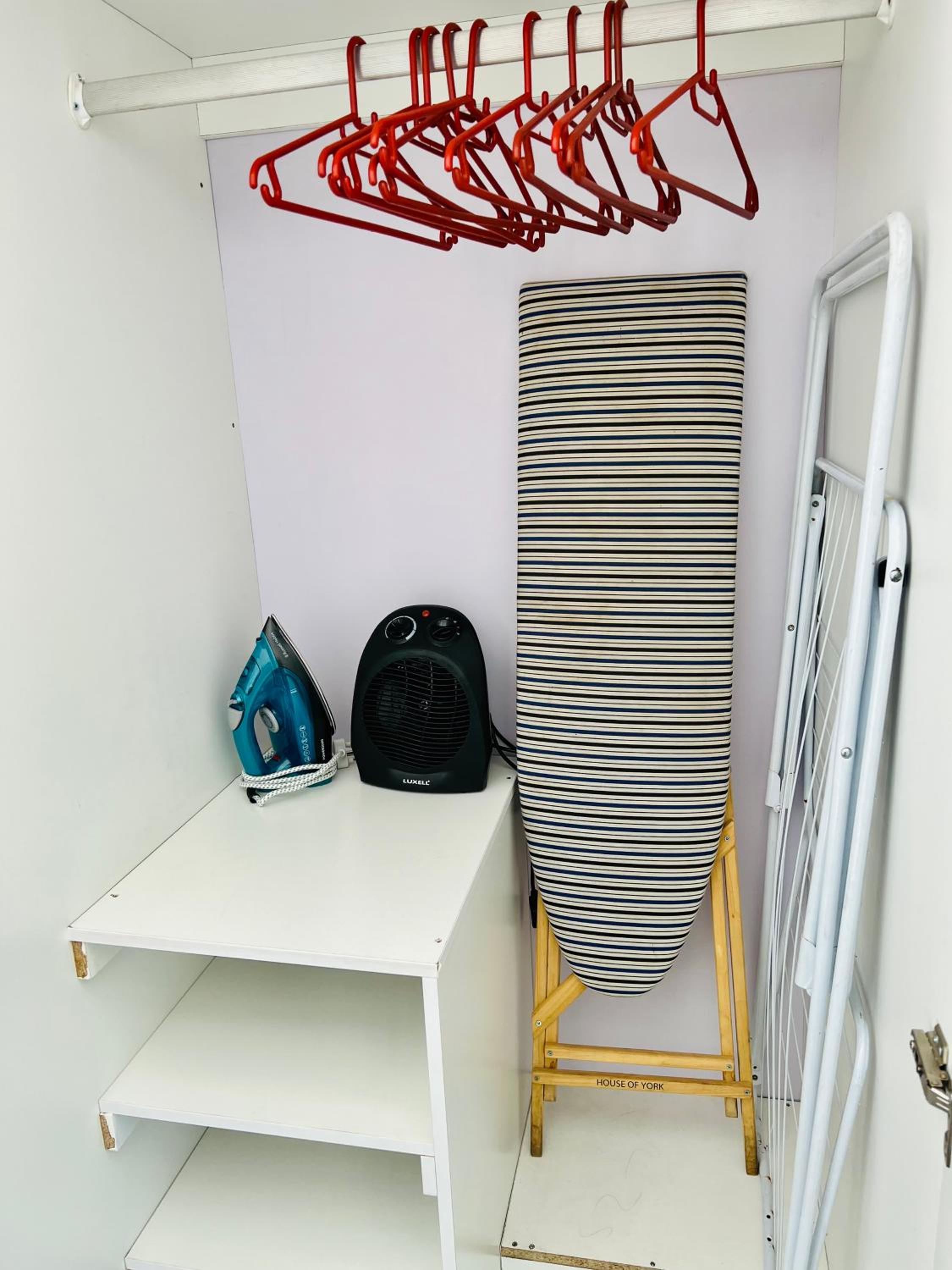 Industrial CHIC Apartment 113 - Luxury City Escape, Washing Machine & Fast WiFi