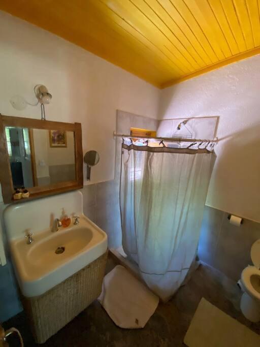 El Rancho Azul, casona antigua con piscina