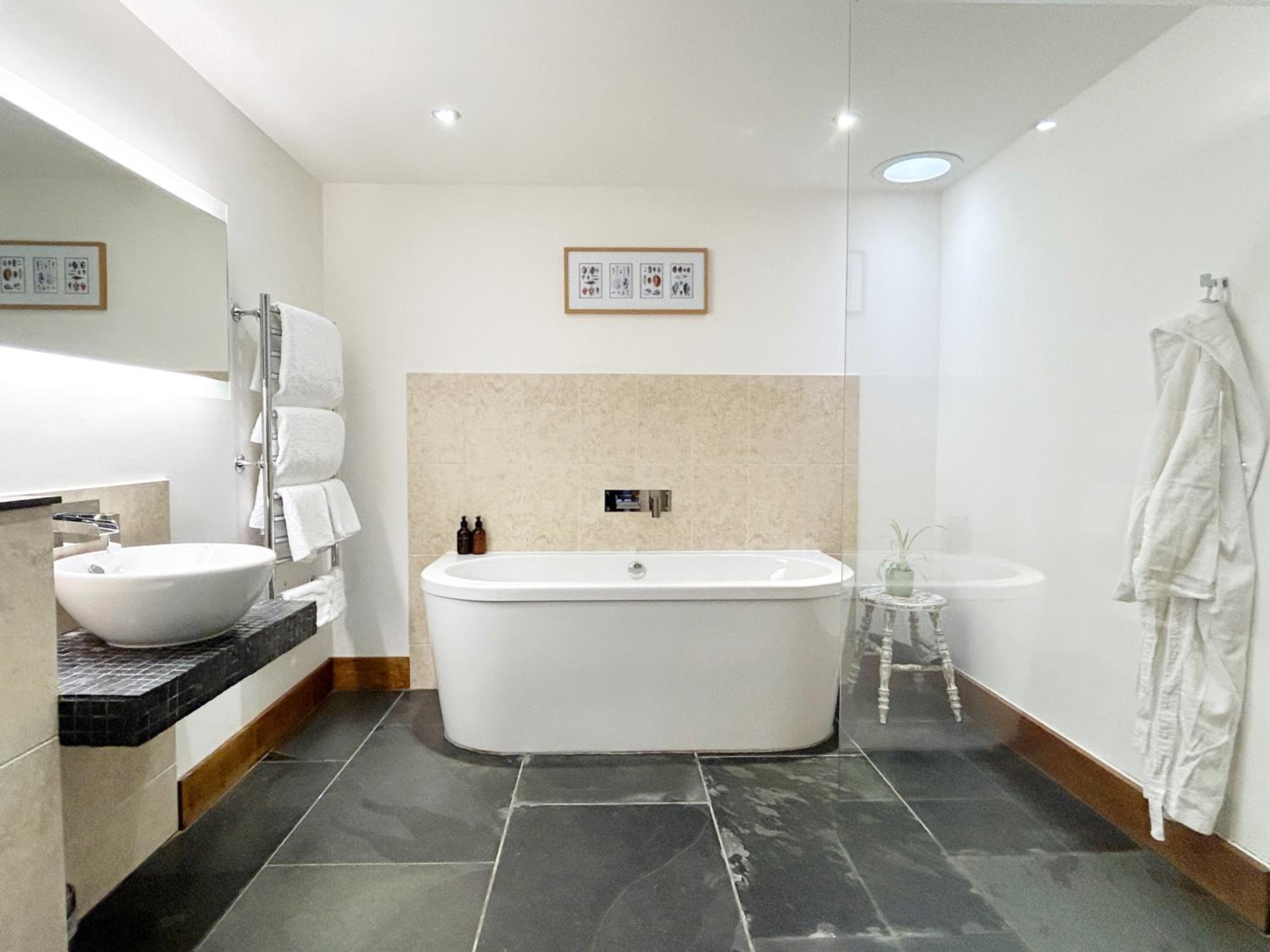 Merlin Farm Cottages short walk to Mawgan Porth Beach and central location in Cornwall view 5