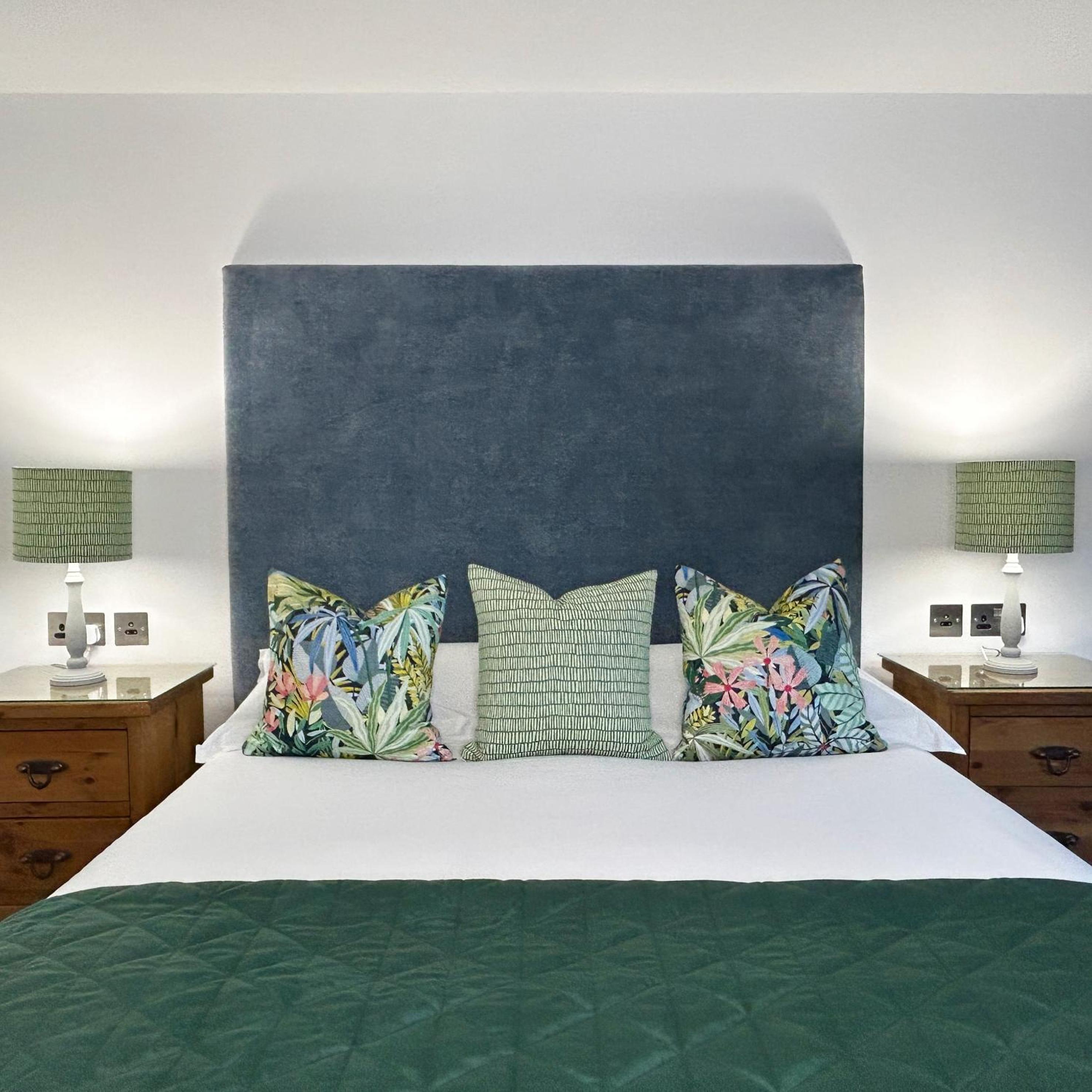 Merlin Farm Cottages short walk to Mawgan Porth Beach and central location in Cornwall view 4