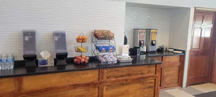 Royal Inn & Suites, Kuva 25