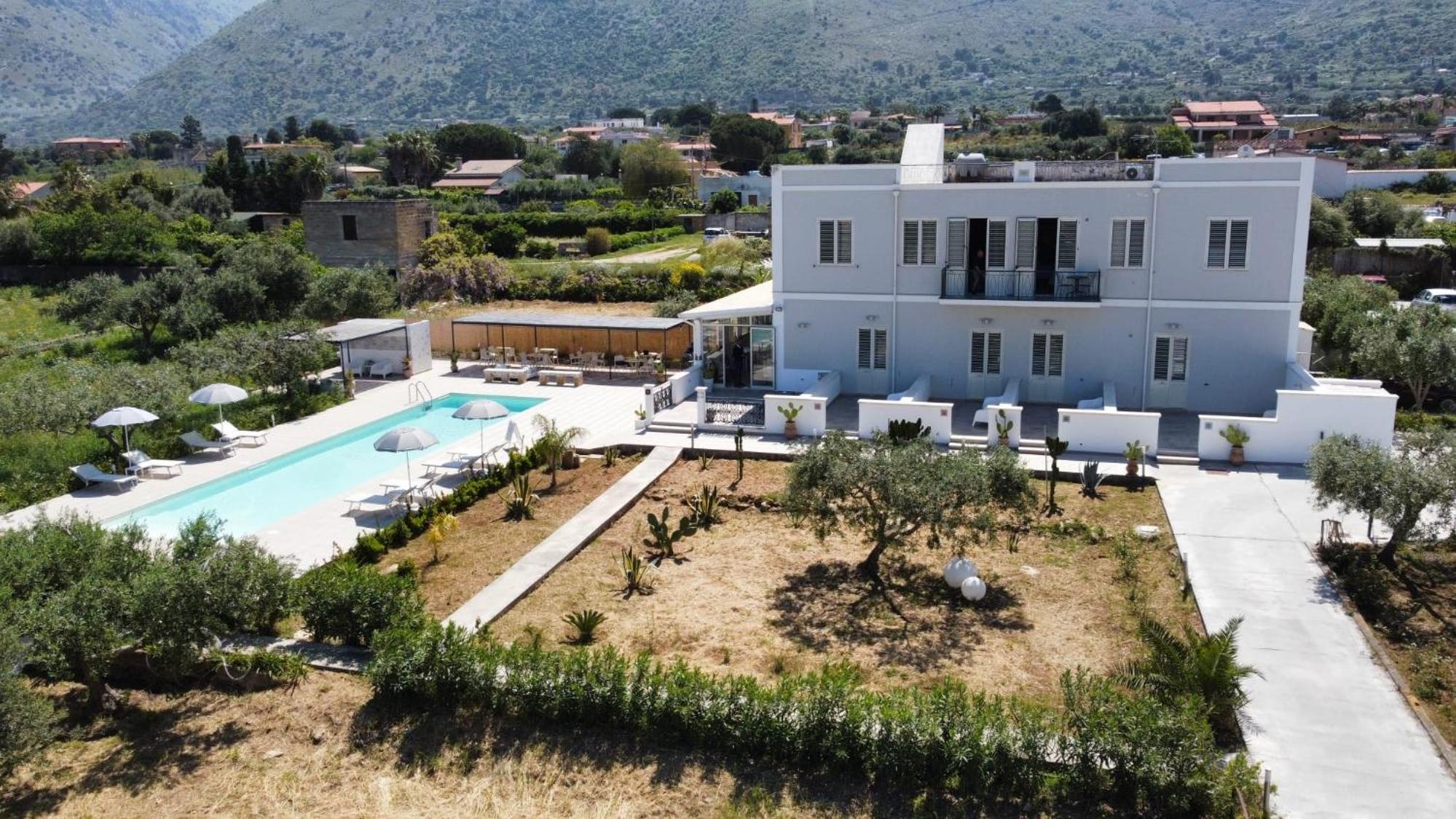 Inkantu B&B en Terrasini — building