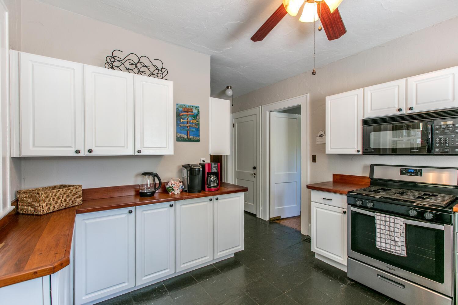 Roomy 5BR Bungalow with Backyard, Walk to Downtown