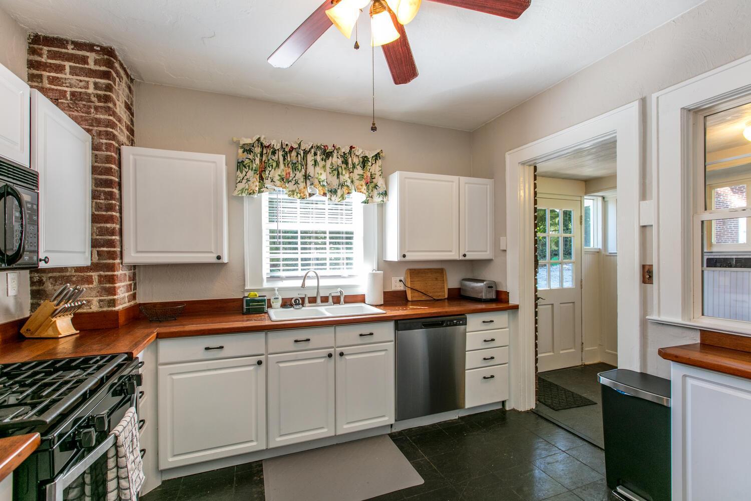 Roomy 5BR Bungalow with Backyard, Walk to Downtown