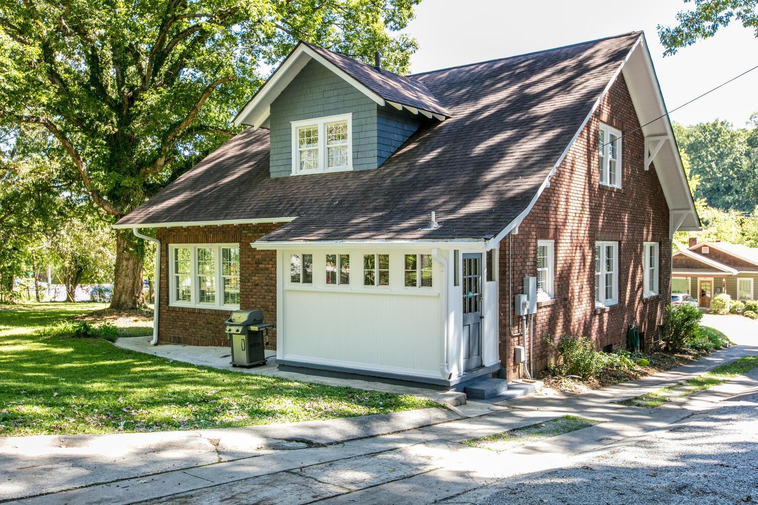 Roomy 5BR Bungalow with Backyard, Walk to Downtown