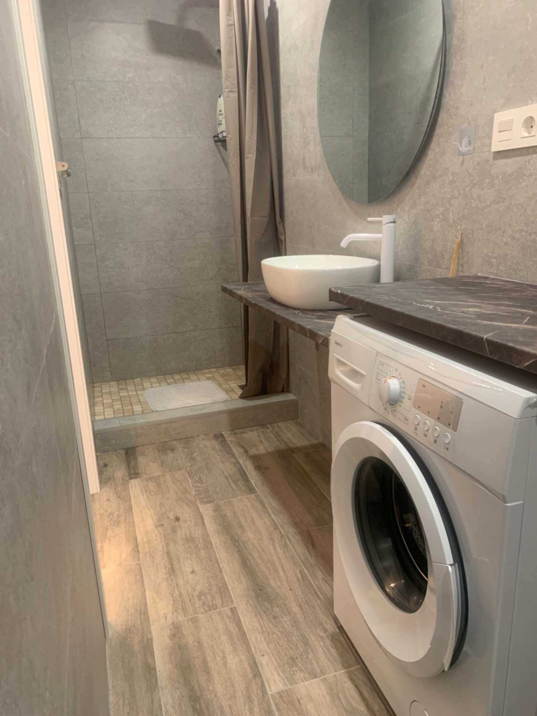 Apartamento blanco y negro en el centro
