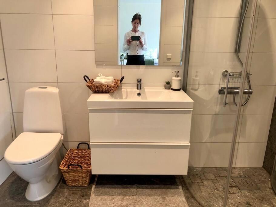 Cozy modern studio apartment stay view 4