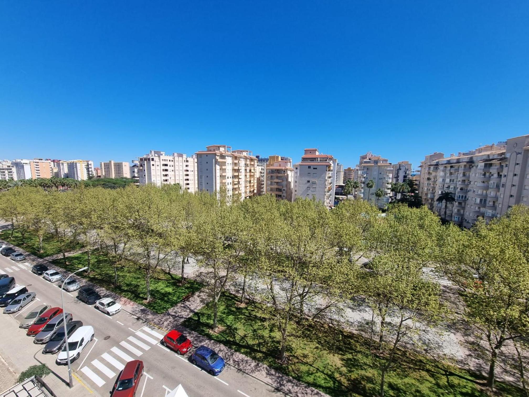 BONITO APARTAMENTO EN PLAYA DE GANDIA