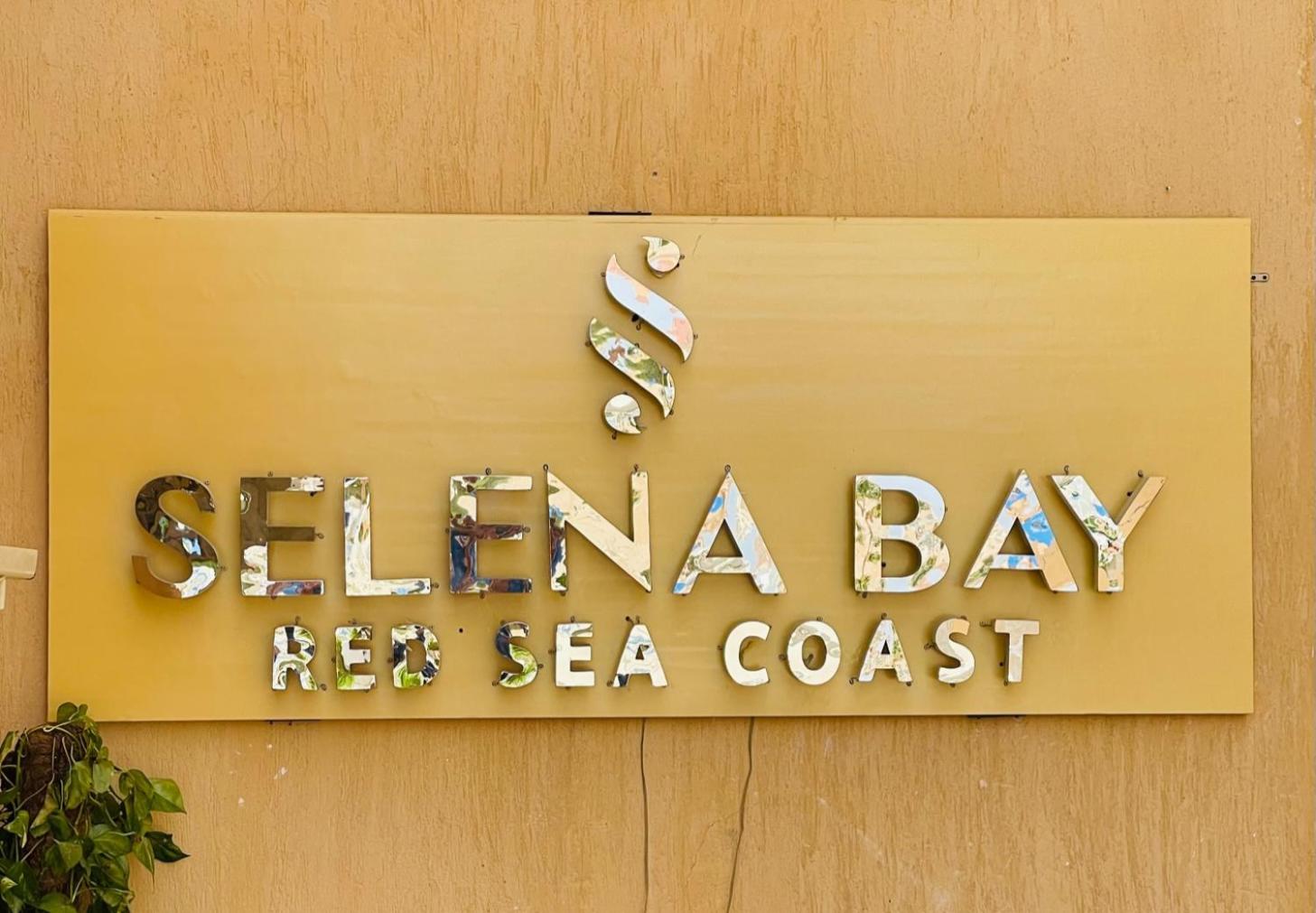 Selena bay