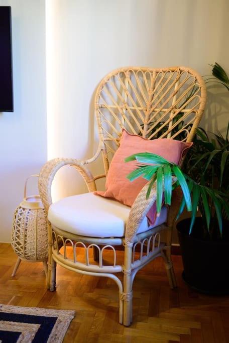 Boho Luxury 2 BR Apartment, Acropolis Museum View