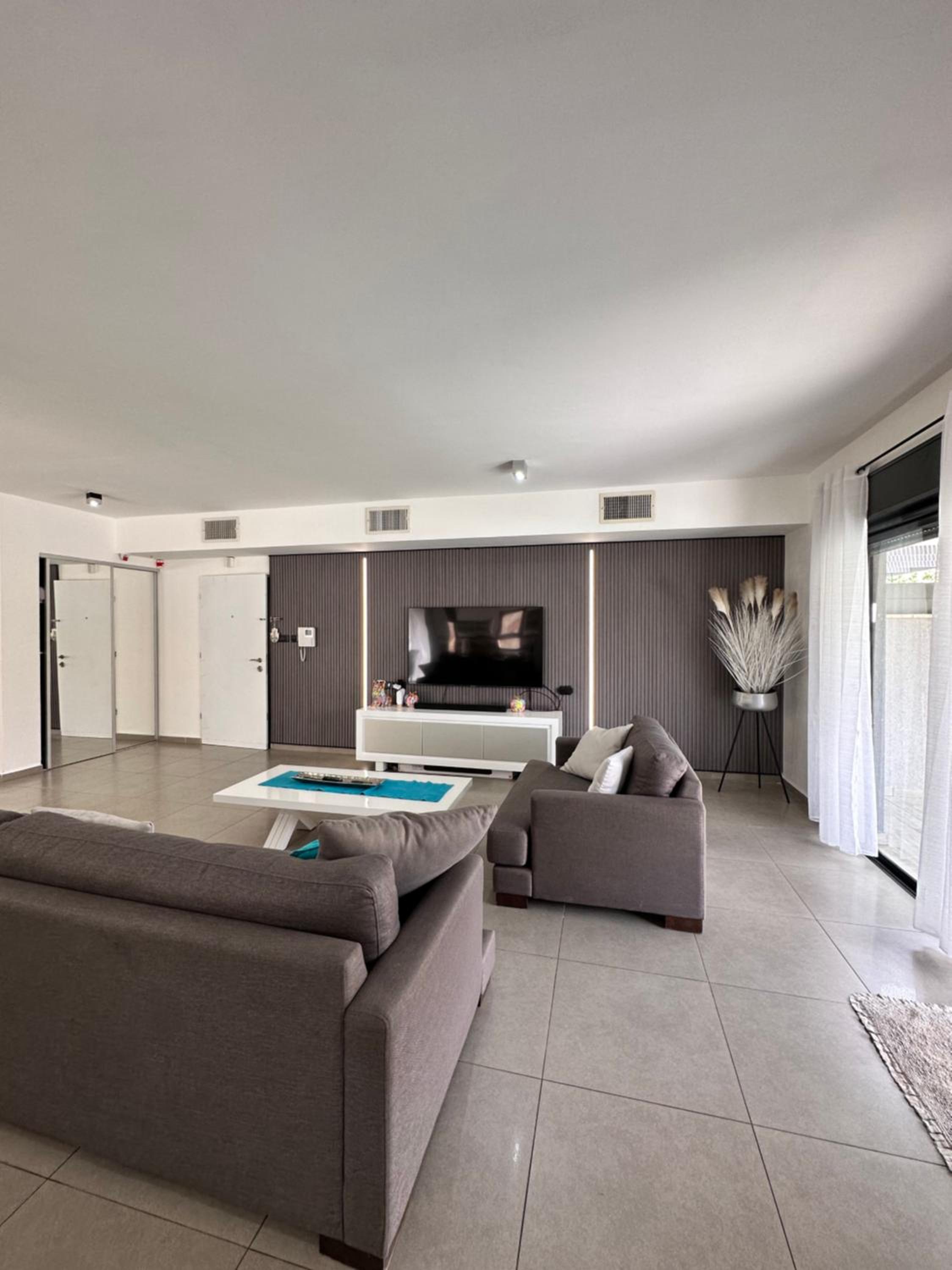 Luxury garden floor Private Heated Pool 3BR view 4