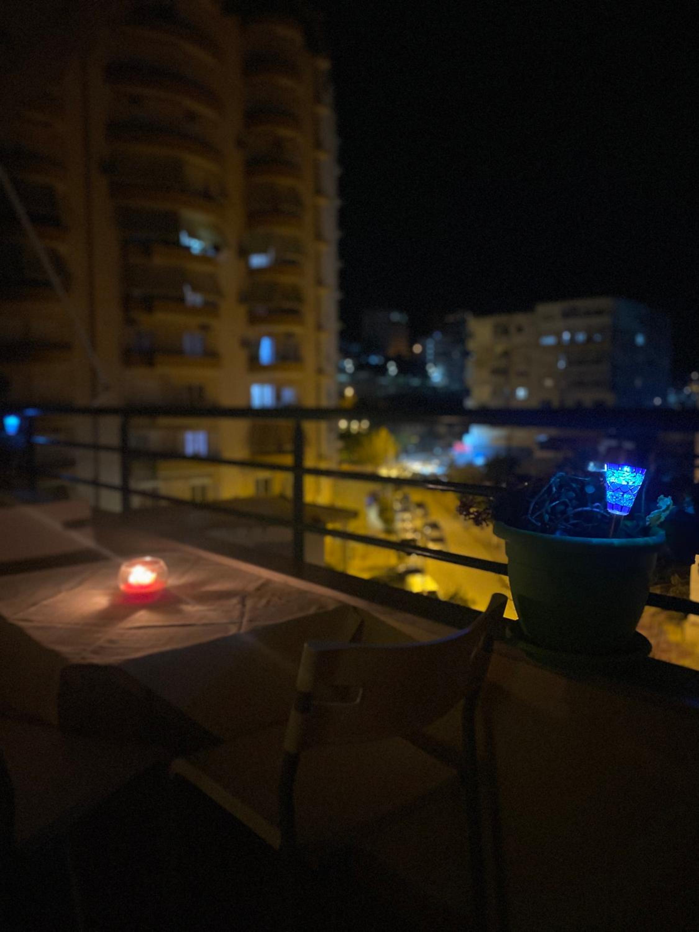 Sentris Spacious Seaside Apartment with Balcony & Parking