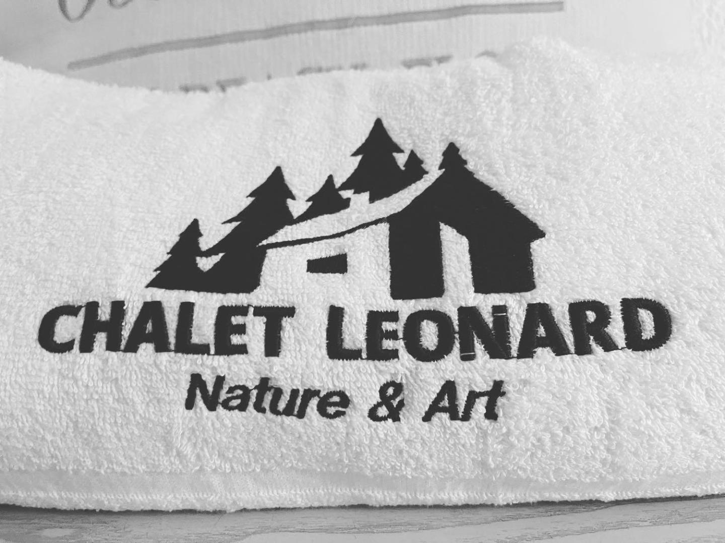 Chalet Leonard House in the Woods