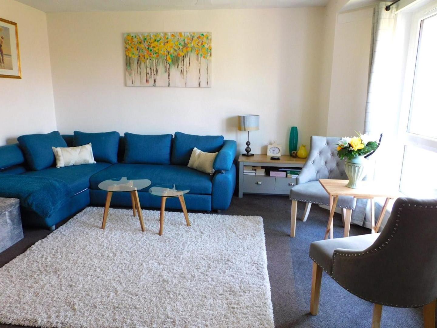 Fab Location 1 bed Apt overlooking Glasgow Green view 3