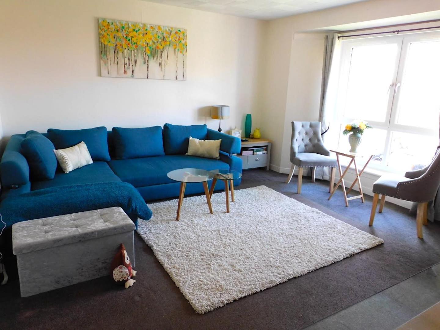 Fab Location 1 bed Apt overlooking Glasgow Green view 2