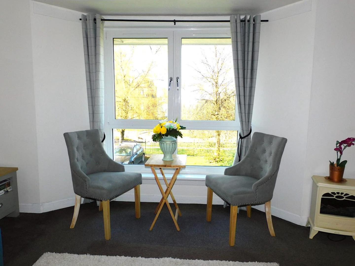 Fab Location 1 bed Apt overlooking Glasgow Green view 4