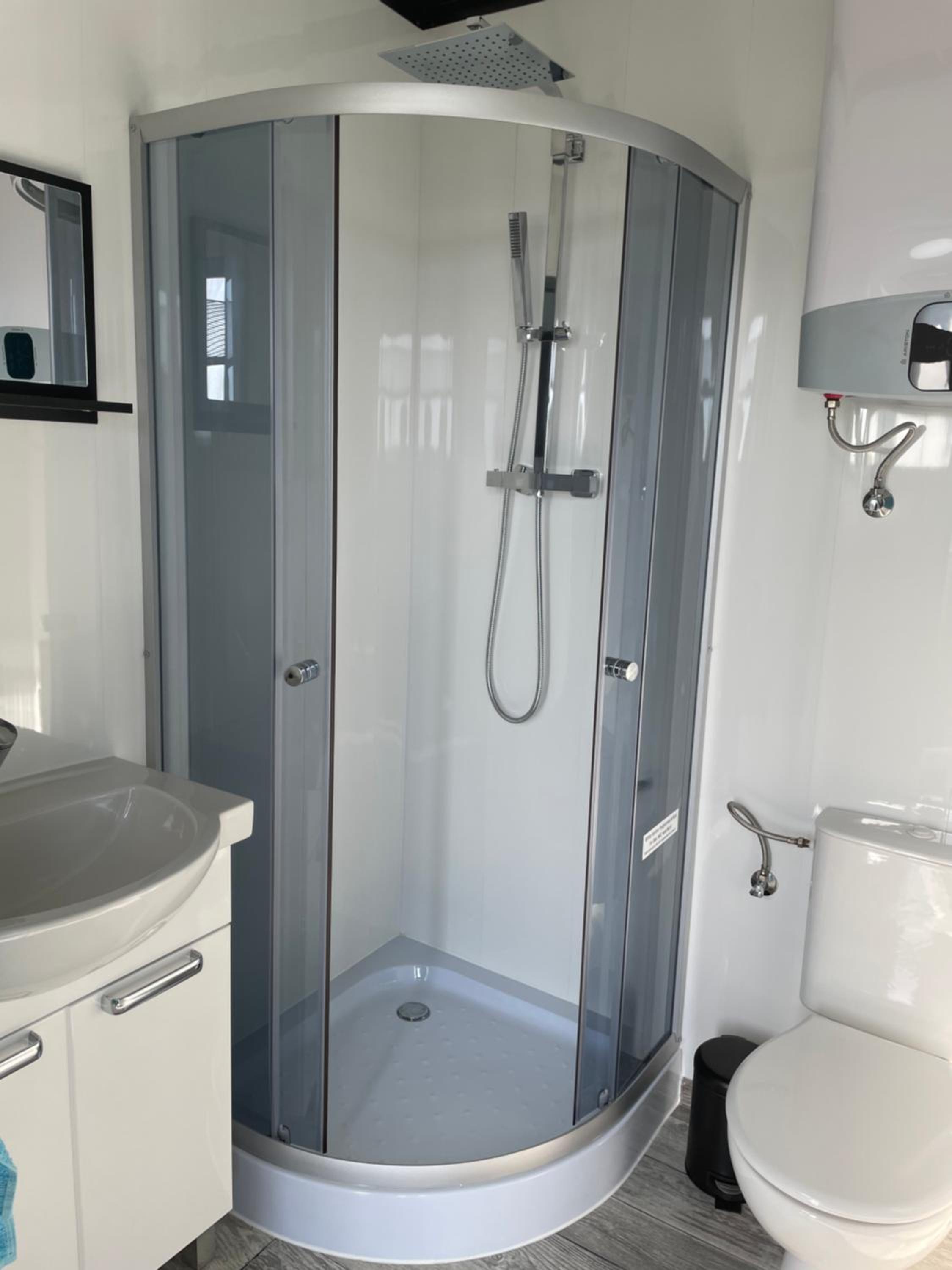 TINY-HOUSE mit Alpen- Stadt- und Poolblick , WLAN