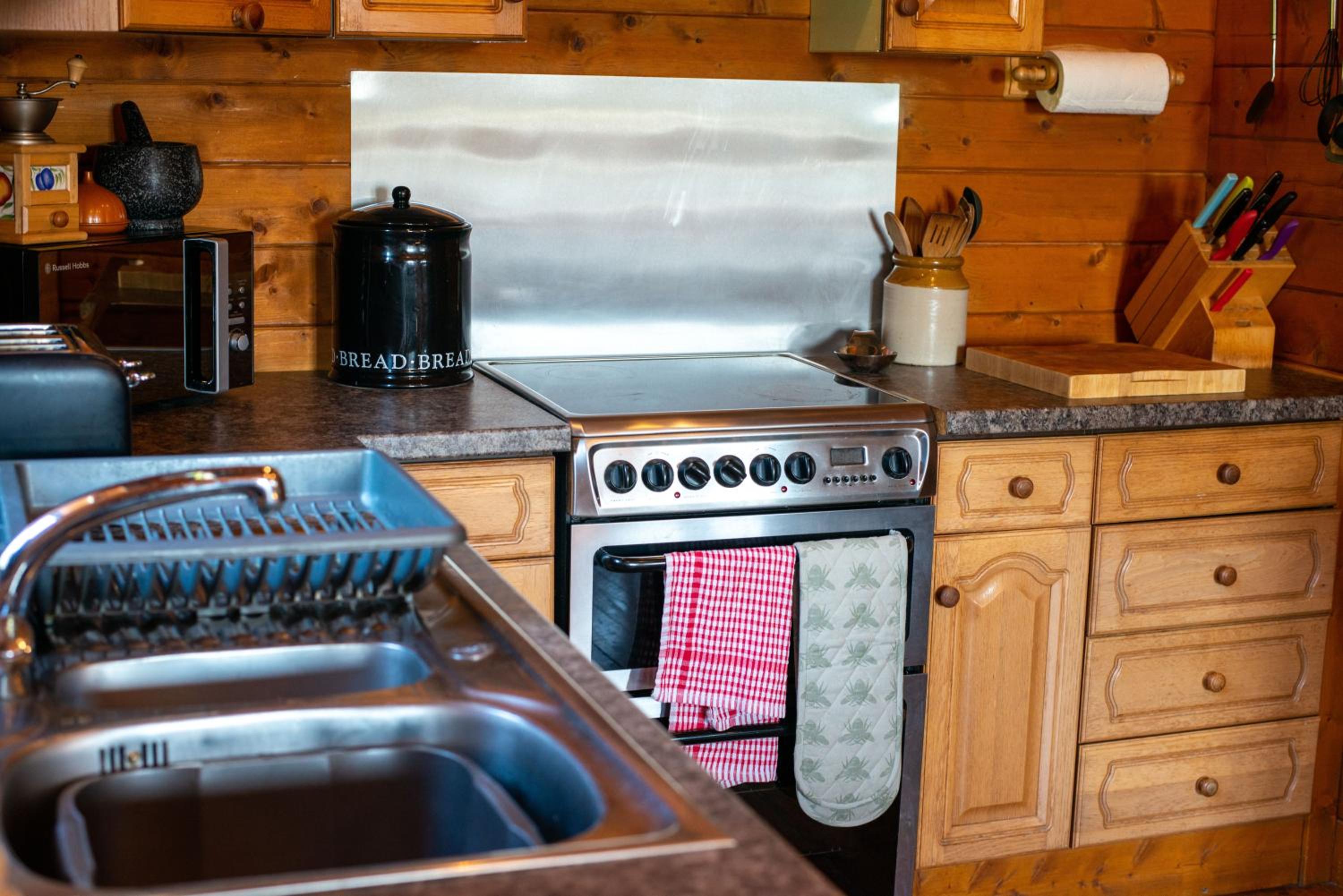 George Cabin - Log Cabin in Wales with Hot tub view 3