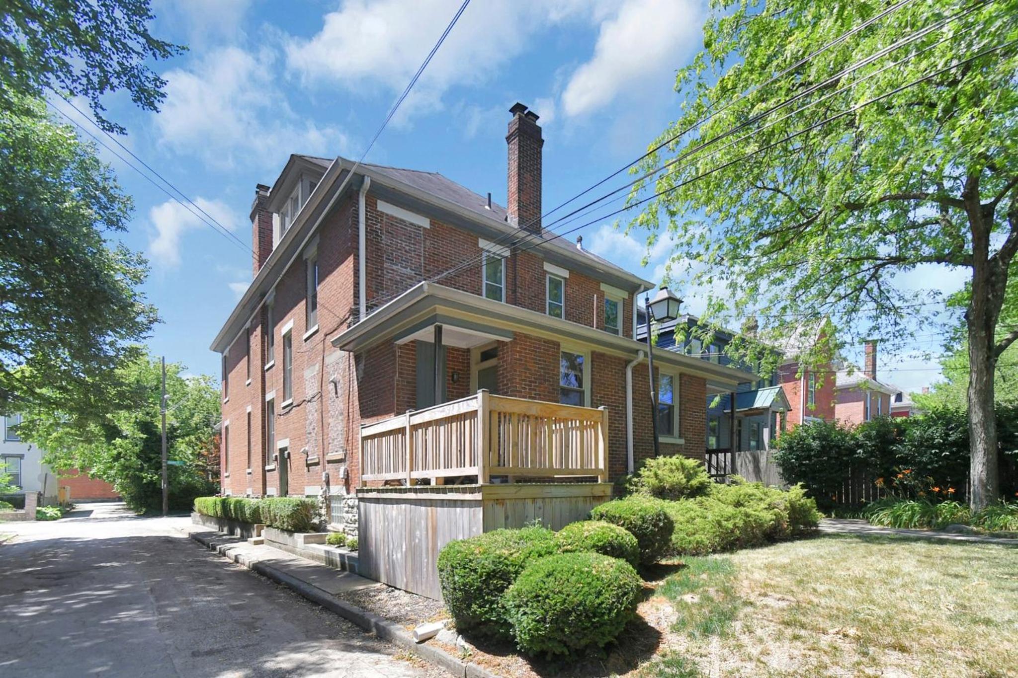 Urban Loft 2-story 1BR Near DT on Historic Street