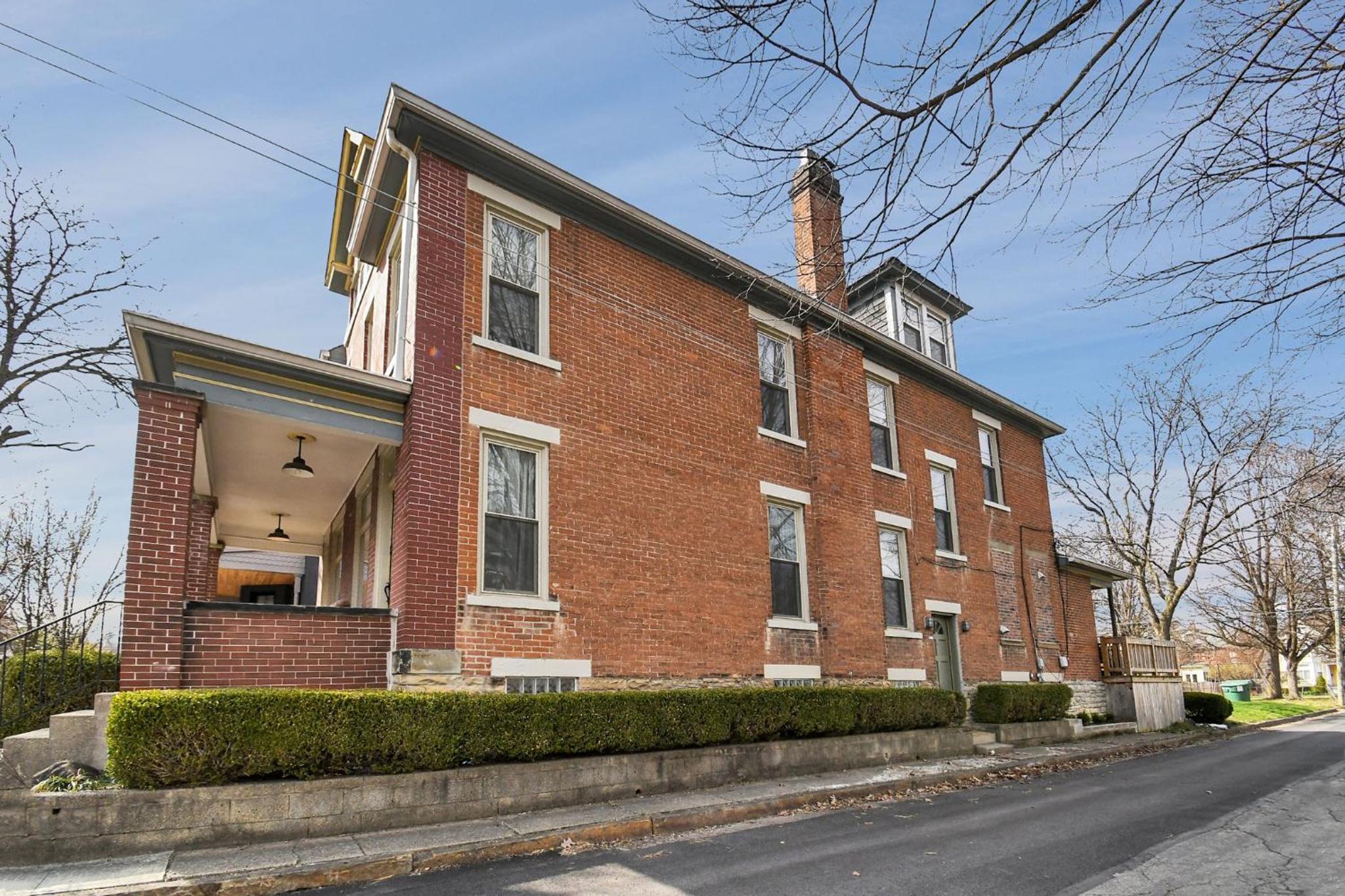 Urban Loft 2-story 1BR Near DT on Historic Street