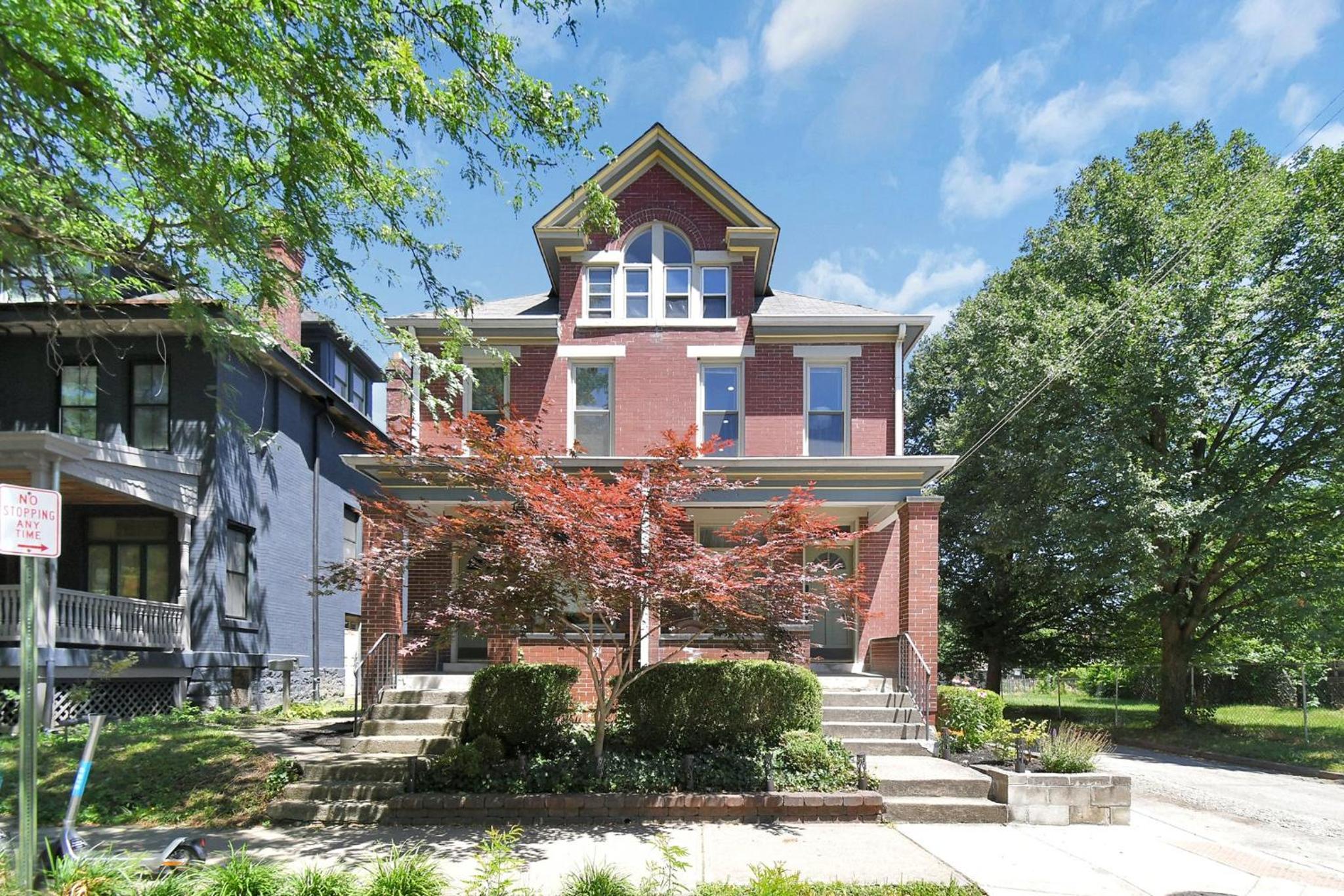 Urban Loft 2-story 1BR Near DT on Historic Street