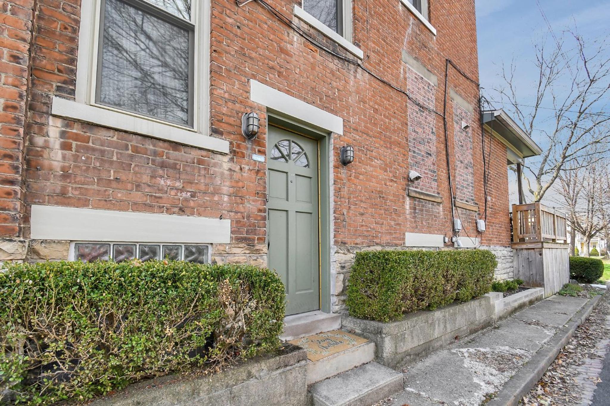 Urban Loft 2-story 1BR Near DT on Historic Street