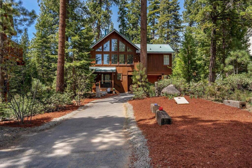 Hotel Private Ski, Lake & Golf Chalet! Walk to Lake - Image 1