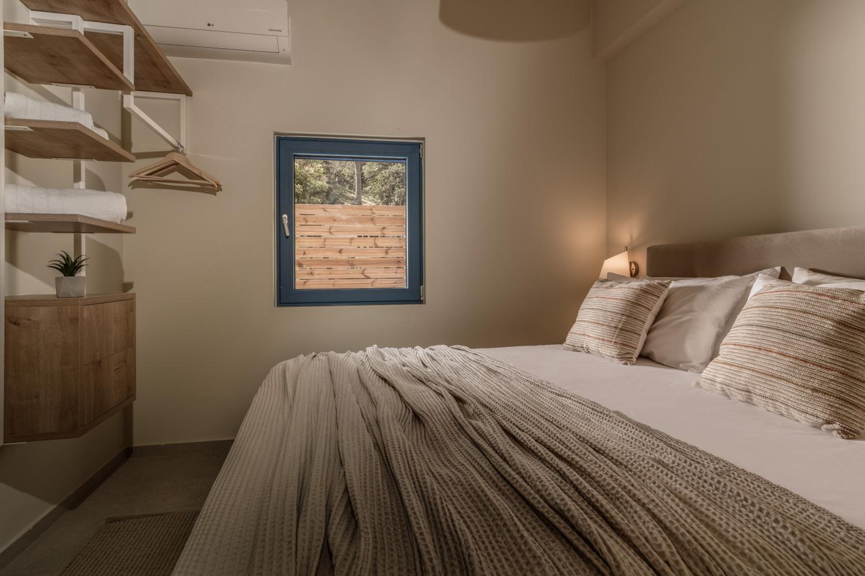 Astarte Villas - Bleu Beach Front Villa with Pool photo 3