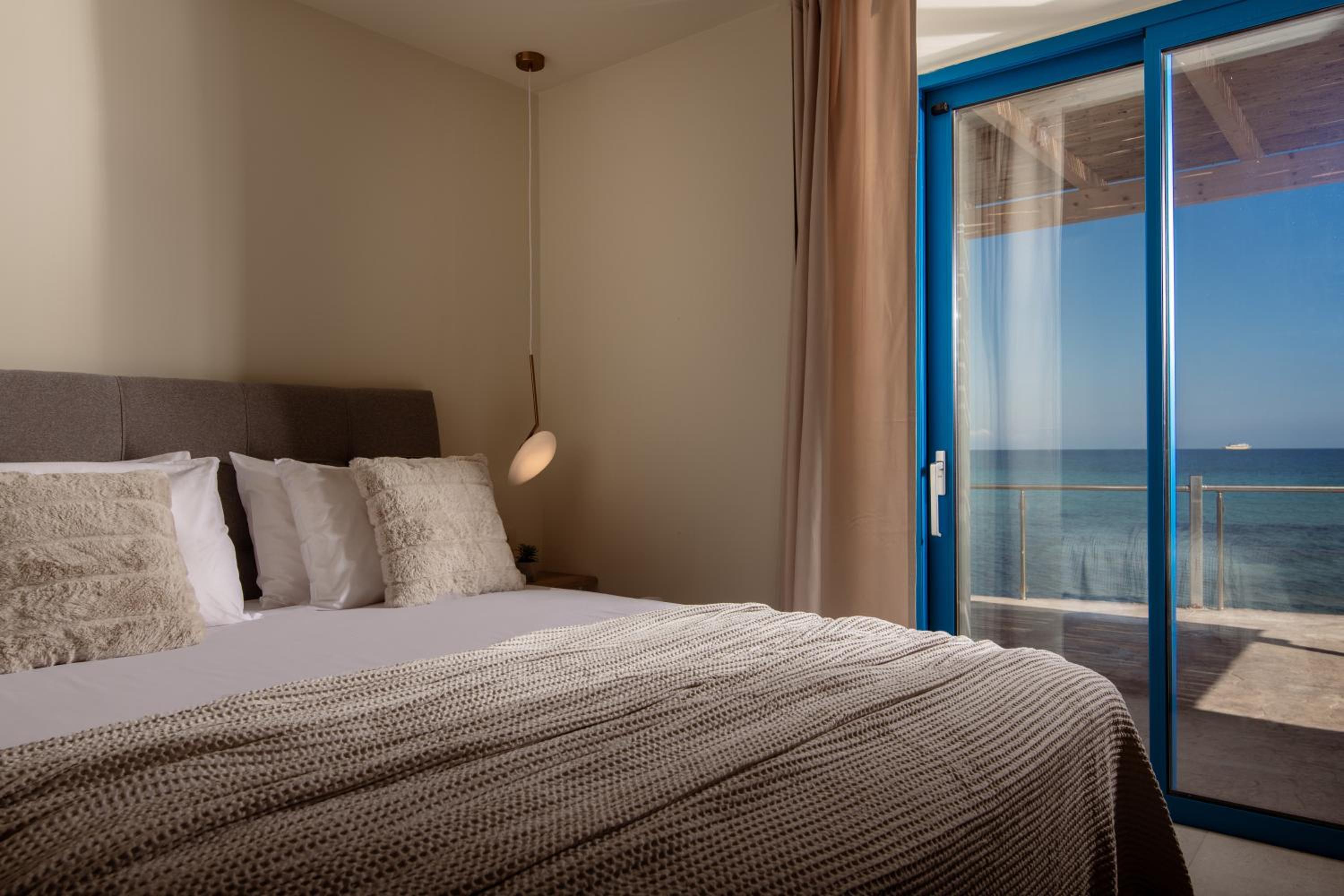 Astarte Villas - Bleu Beach Front Villa with Pool photo 5