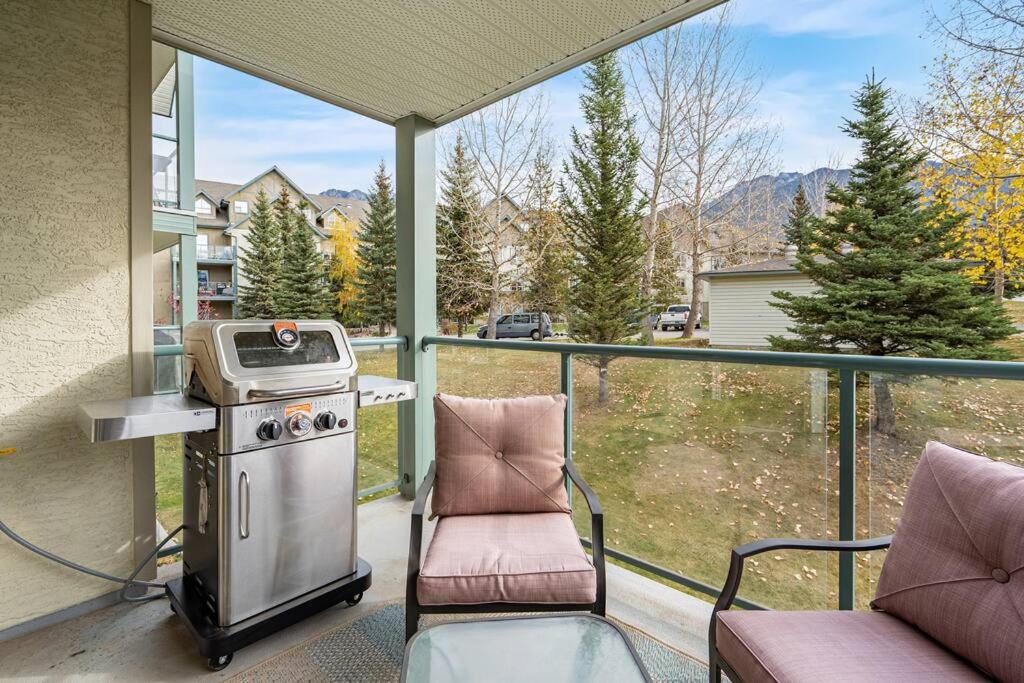 Polar Peaks Hot Tub Pool Gas Fireplace