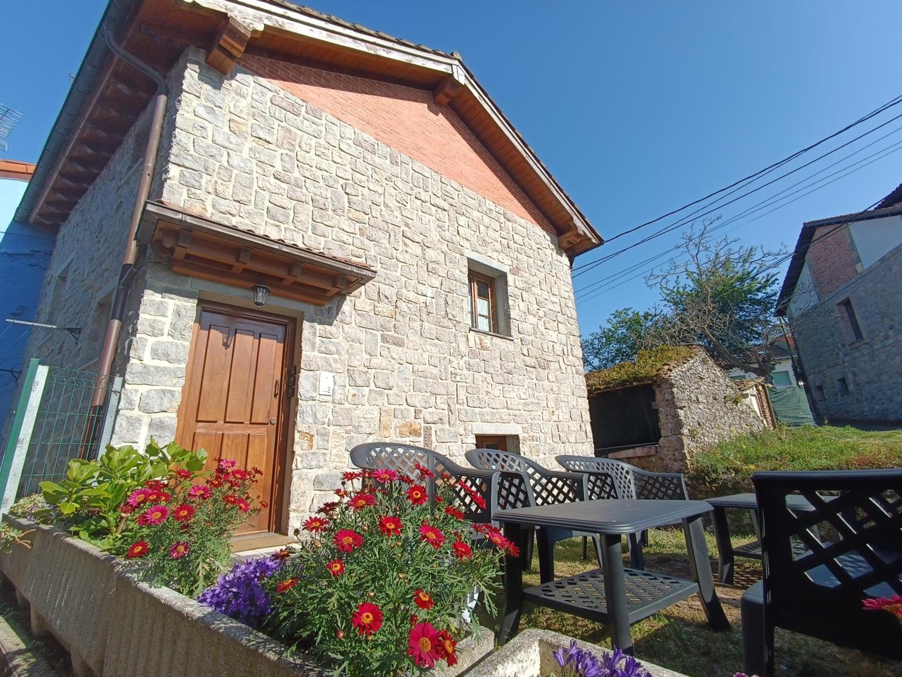 Apartamentos MinusKa con jardin y a tan solo 10 min andando a Llanes