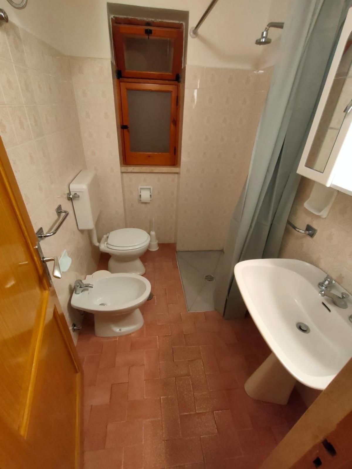 Nature, memories and garden shower at Casa del Castello view 5