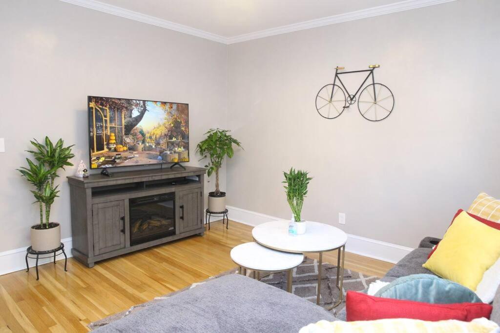 Renovated 4BR3BA Escape - Near Public Transportation view 2