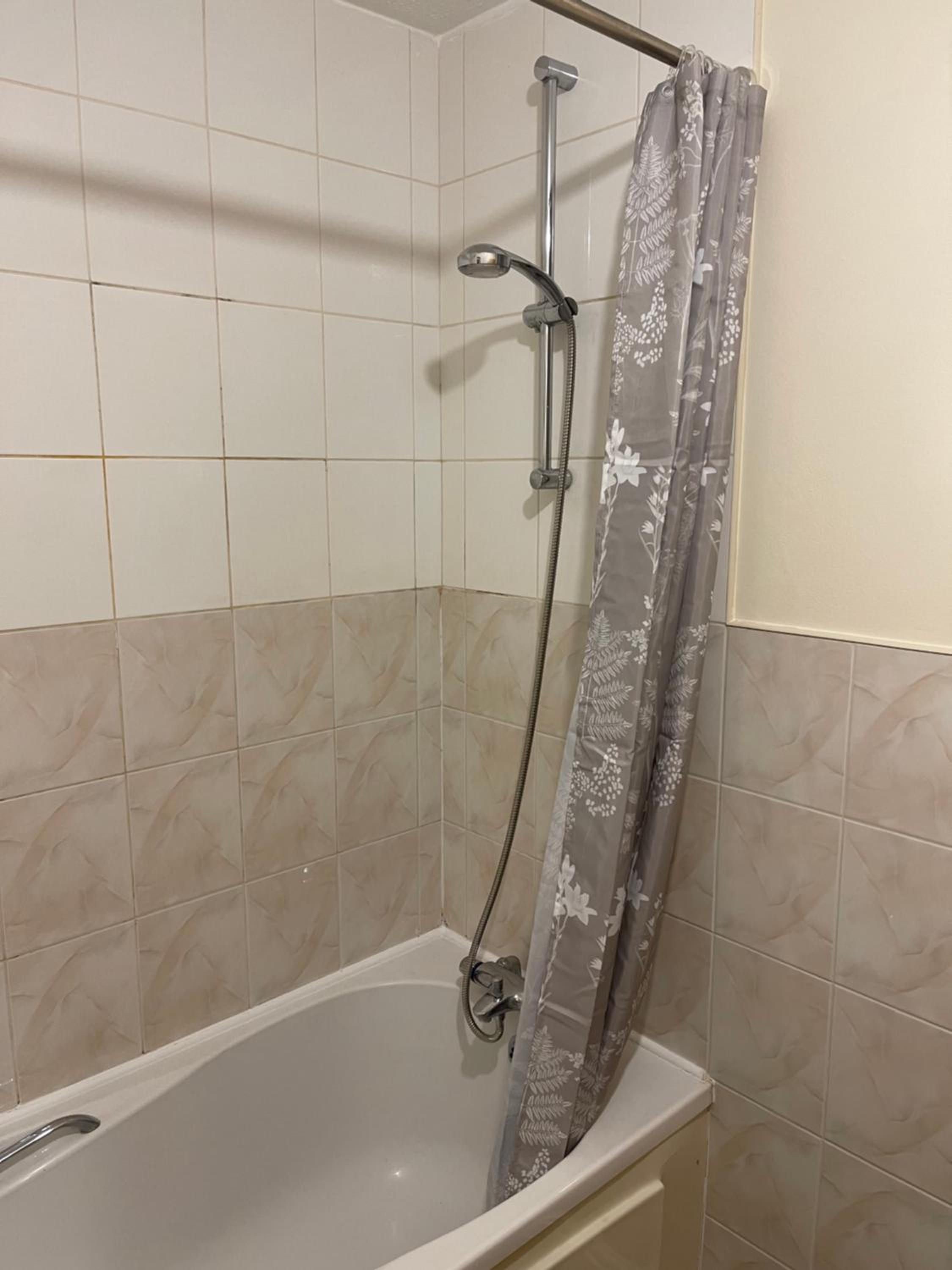 Large, 3 Floors, Sleeps 14, 3 Baths, View, Parking, Grimsby Cleethorpes view 3
