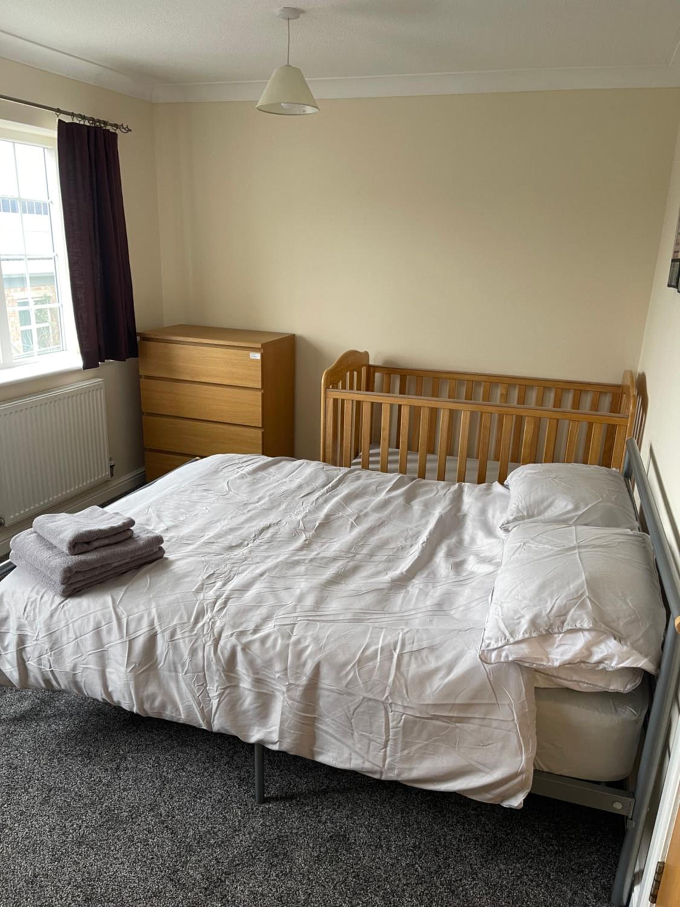 Large, 3 Floors, Sleeps 14, 3 Baths, View, Parking, Grimsby Cleethorpes view 4