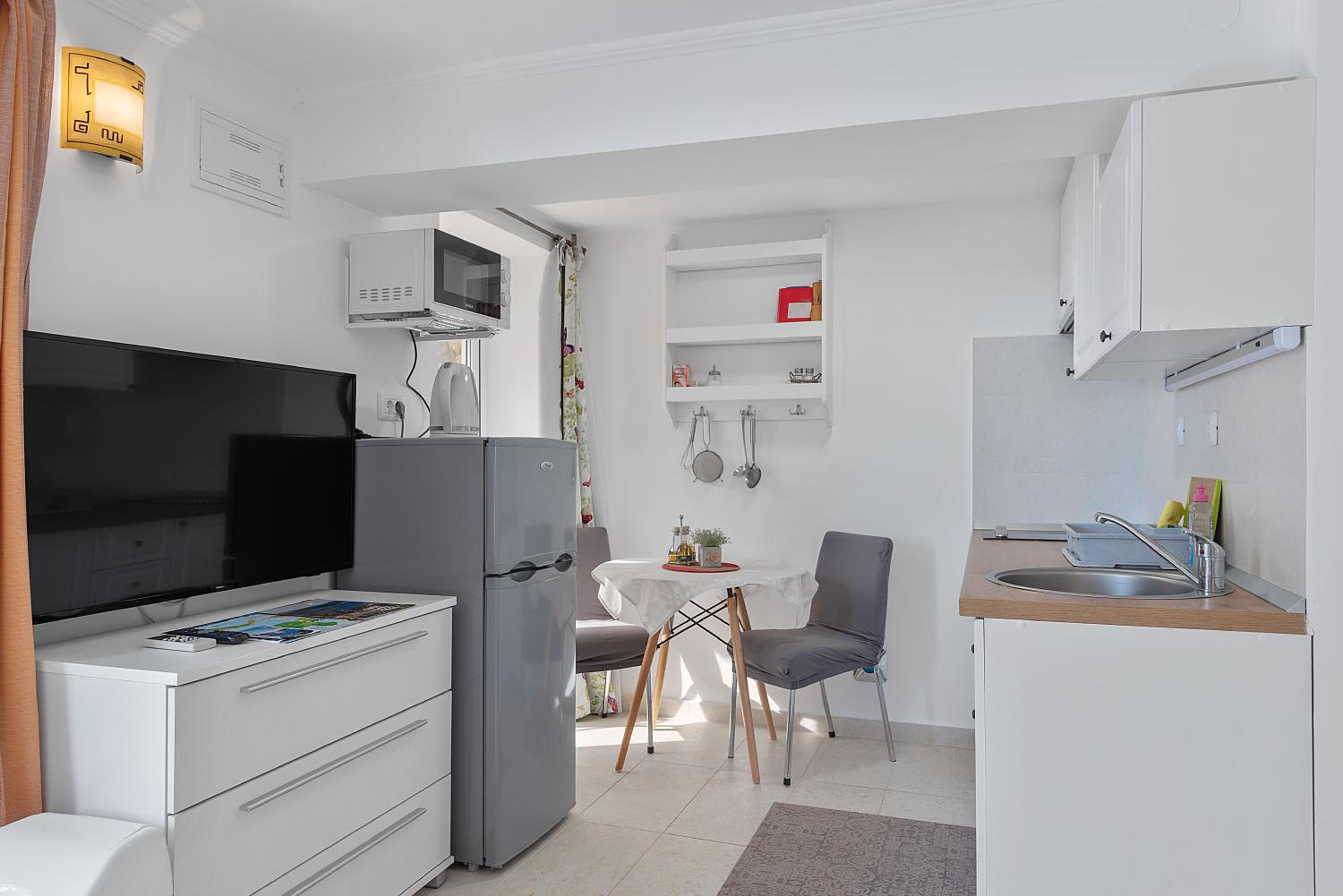 Apartments Joni Čikat