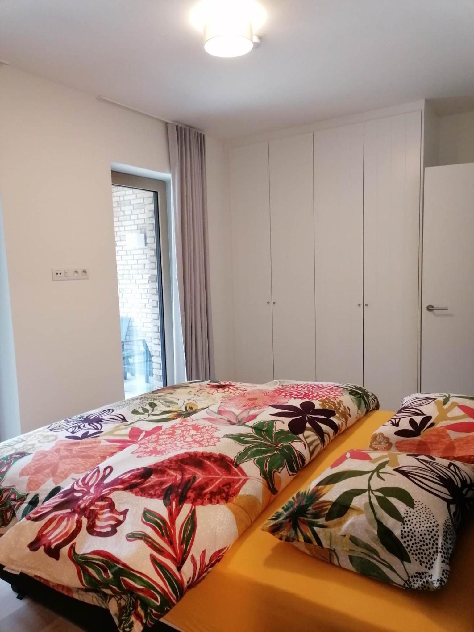 Bartine - modern and spacious flat near the sea, free parking space